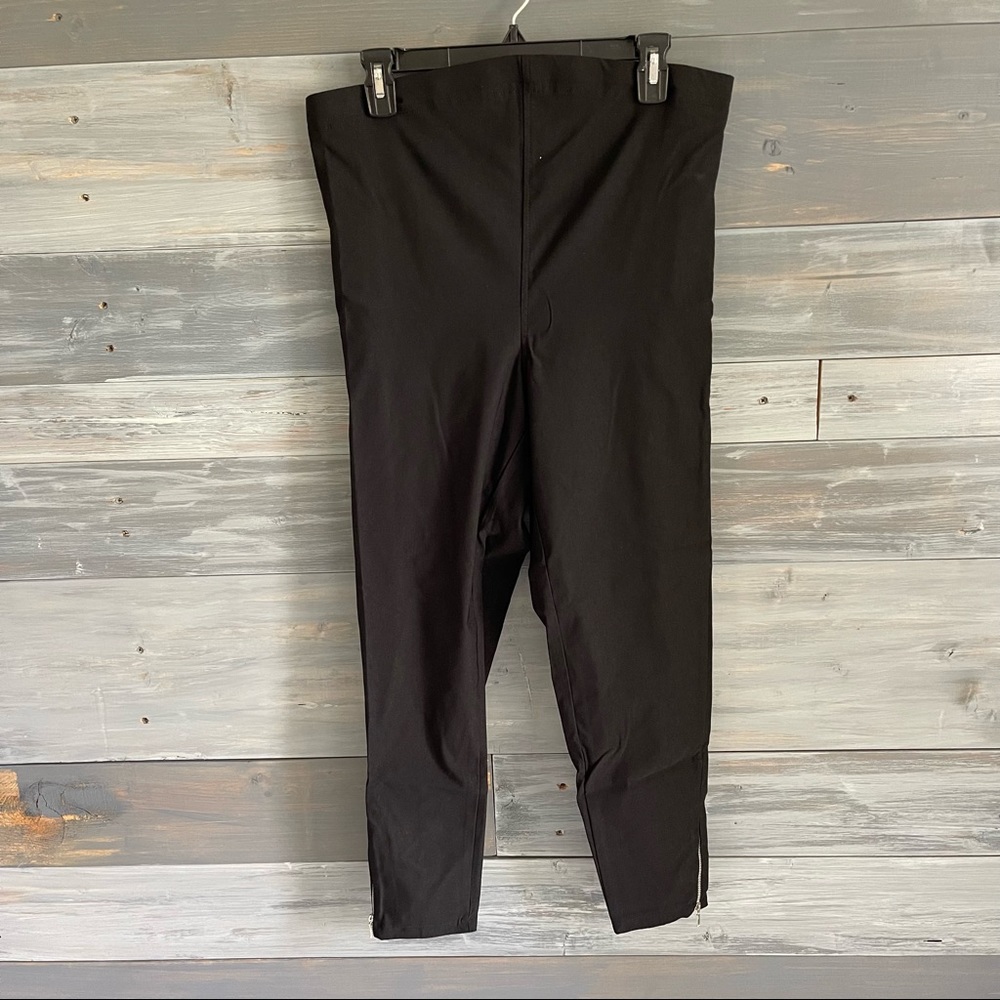 NWT Black Maternity cigarette pants with zipper on ankles size Large
